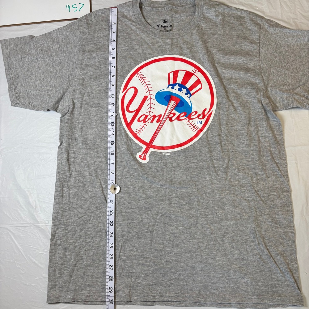 Fanatics New York Yankees MLB Graphic T-Shirt Mens XL Grey Top Hat‎ Bat Logo - Picture 2 of 6